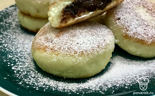 Нескучные сырники на завтрак — Рецепт с фото