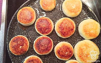 Жарьте на медленном огне с двух сторон до румяного цвета.