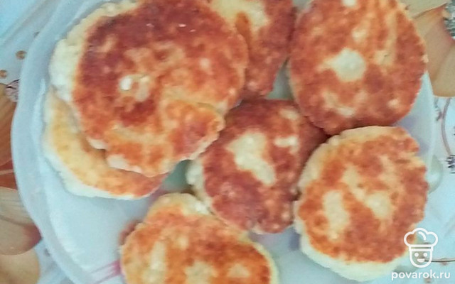 Румяные сырнички с манкой — Рецепт с фото