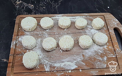 При желании придайте им красивую форму.