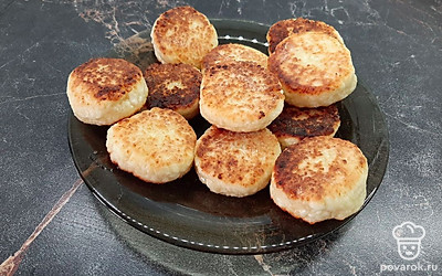 Подавать можно со сметаной либо другим сладким соусом на ваш вкус.