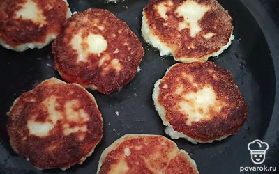 Поджаривать с обеих сторон.