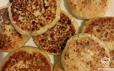 Подаем о сметаной или вареньем. Приятного аппетита!