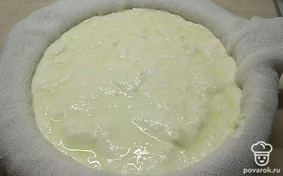 Через 3 часа освободите от марли, мягкий творог готов.