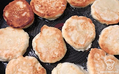 Обжарьте на растительном масле на среднем огне 5-7 минут с двух сторон.