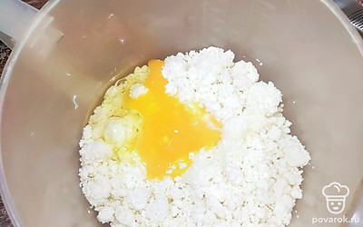 Добавить яйцо.