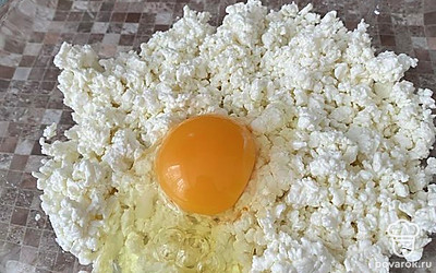 Добавьте 1 яйцо.