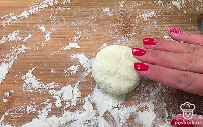 Шарик сплющивайте.