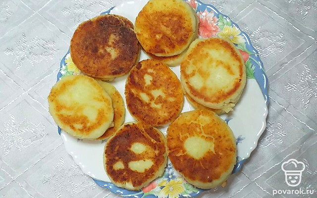 Классические сырники идеальной формы — Рецепт с фото