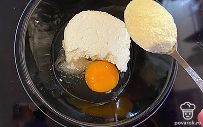 Добавьте муку.