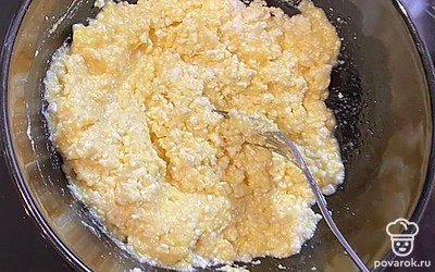 Тщательно перемешайте вилкой.