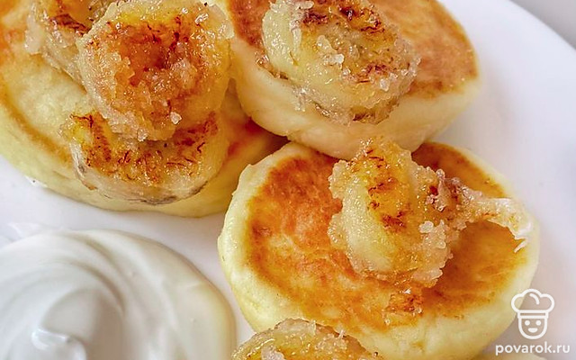 Сырники с жареным бананом — Рецепт с фото
