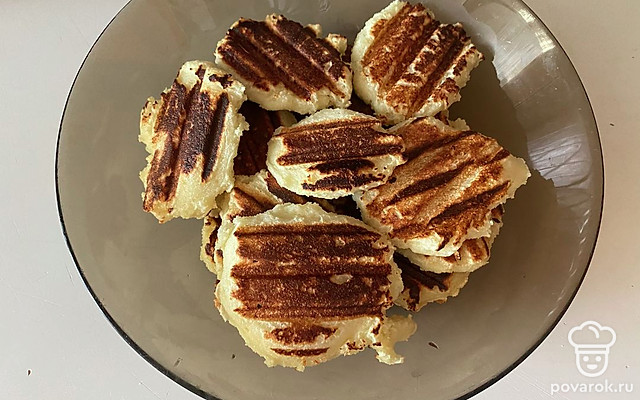 Румяные сырники без муки на электрическом гриле — Рецепт с фото