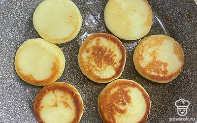 Нежные румяные сырники готовы!