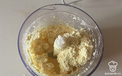 Перемешайте тесто до однородности.