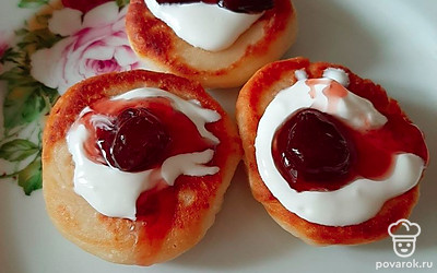 Подавать со сметаной и вареньем. Приятного аппетита! 