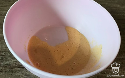 Хорошо перемешайте и дайте постоять 5-10 минут, для того, чтобы манная крупа набухла.