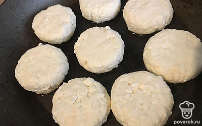 Обжарьте на среднем огне на растительном масле.