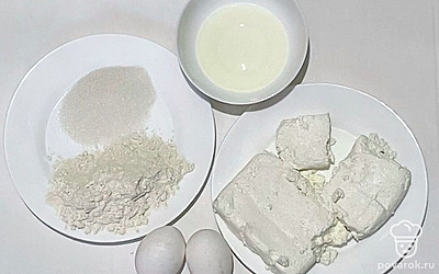 Подготовьте необходимую посуду и ингредиенты для приготовления.