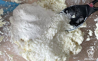 Просеять муку.