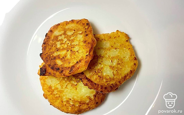 Сытные и полезные сырники на кефире — Рецепт с фото