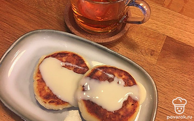 Подавайте в теплом виде с любимым вареньем, сметаной или сгущенкой. Приятного аппетита!