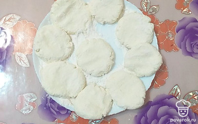 Сформировать творожники.