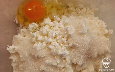 Все ингредиенты выложить в миску