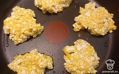 Обжарить с двух сторон до готовности. 