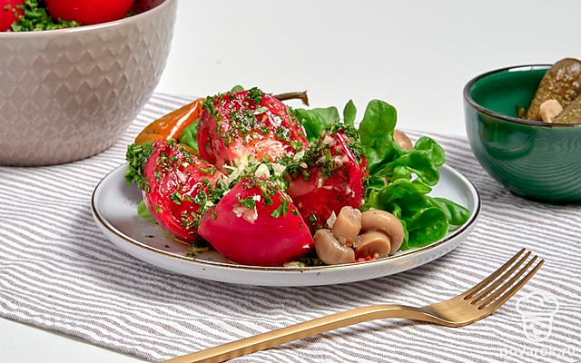 Маринованные фаршированные помидоры — Рецепт с фото