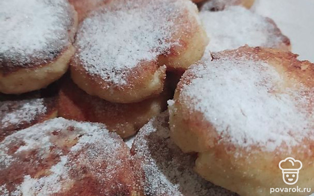 Сырники с изюмом и манкой — Рецепт с фото