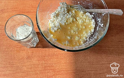 Добавить яйцо. Перемешать.