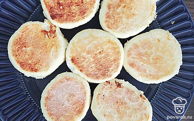 Обжаривать примерно по 3-5 минут с каждой стороны. 