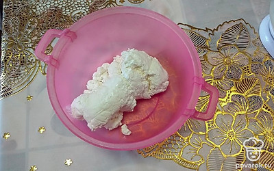 Выложим в чашу.