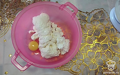 Добавим яйцо.