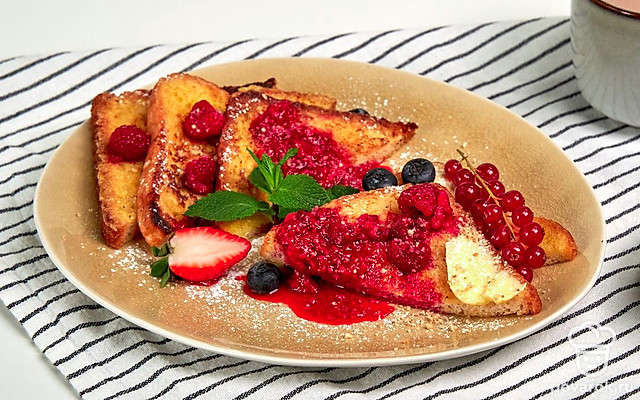 Тост с замороженной малиной — Рецепт с фото