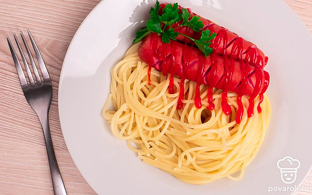 Сосиски со спагетти — Рецепт с фото