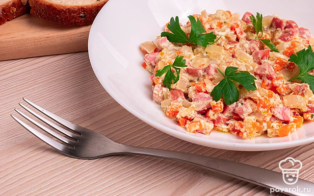 Сосиски в сметане с овощами — Рецепт с фото