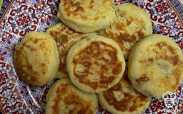 Сырники нежные с орехом и изюмом — Рецепт с фото