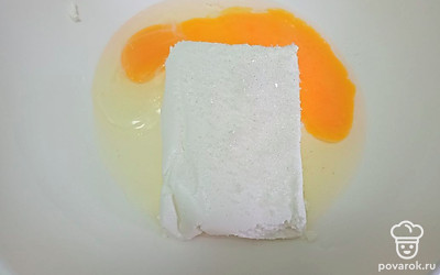 Добавьте сахар и соль.