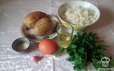 Подготовьте и отмерьте все ингредиенты. Рис и картофель отварите заранее. Картофель отваривайте целиком.
