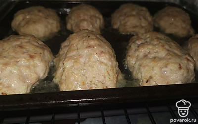 Противень поставить в предварительно разогретую духовку на 160 градусов на 45 минут.