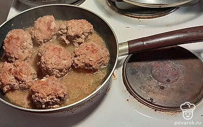 Тушите на среднем огне 30 минут.
