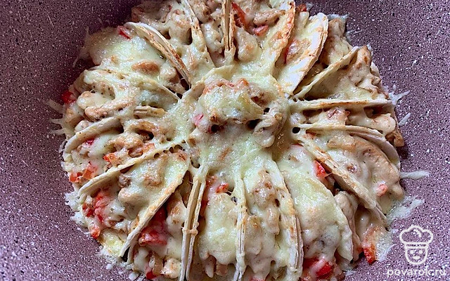 Домашние тако с курицей и овощами под сыром — Рецепт с фото