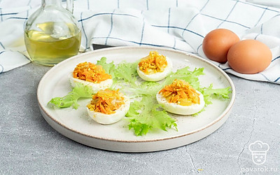 Яйца фаршированные жареным луком и морковью – готовы! Приятного аппетита!