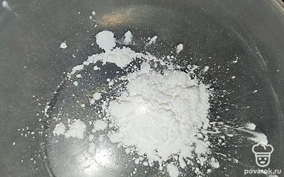 Щепотка крахмала, вместо яйца.