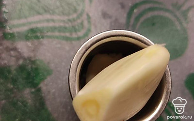 2 зубчика чеснока.