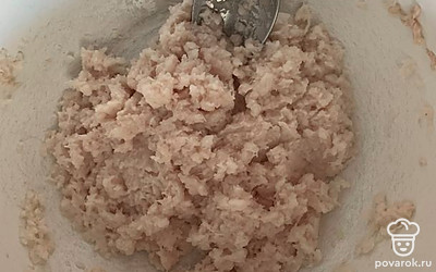 Добавляем специи и соль.