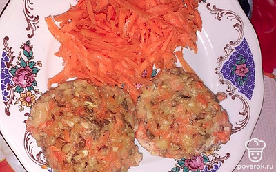 Подавать с любым овощным салатом.
