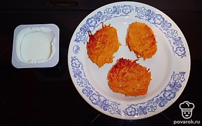 Подавать с творожком.